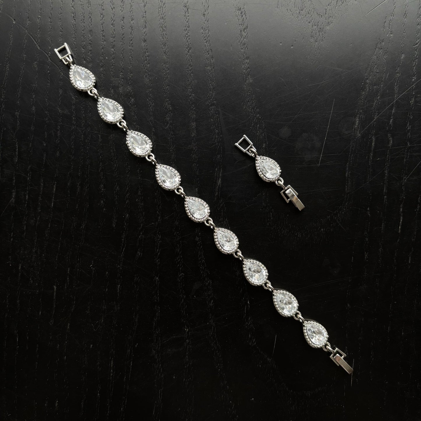 Classic Raindrop Bracelet